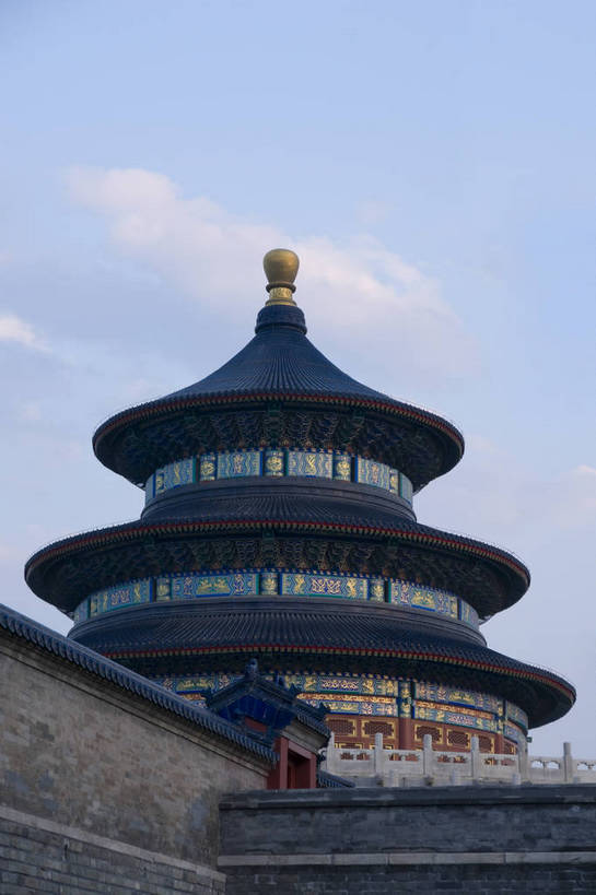 无人,摄影师,竖图,彩色,室外,白天,仰视,北京,中国,亚洲,古老,艺术,壮观,古迹,历史,文化,文物,古建筑,东方,名胜,白云,蓝天,阳光,和谐,摄影,晴天,宁静,祭祀,壮丽,文明,祭天,摄像师,世界文化遗产,天坛公园,祈年殿,祥和,旅行,bj174