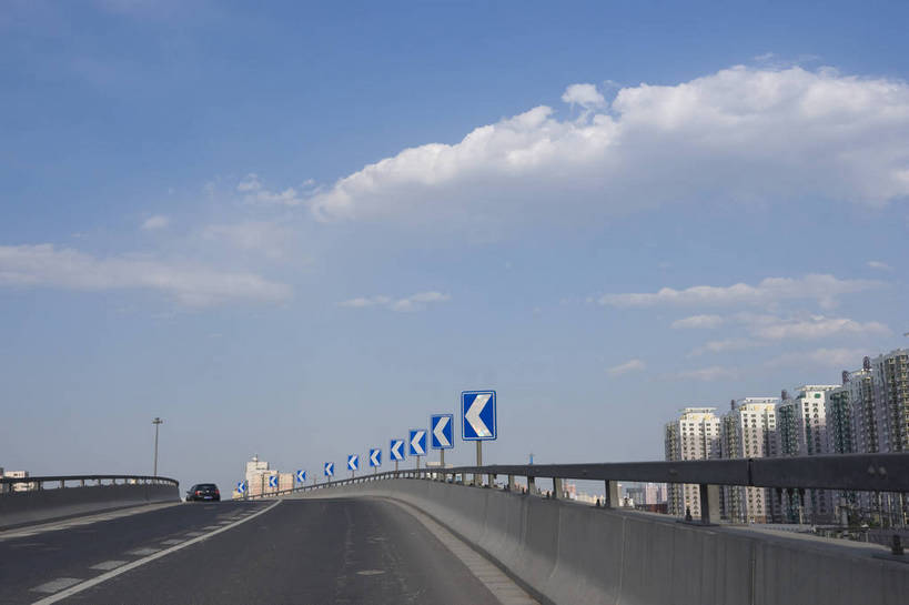 无人,摄影师,横图,彩色,室外,白天,旅游,城市,道路,建筑,北京,中国,亚洲,路标,楼群,建筑物,现代化,白云,风景,蓝天,阳光,经济,晴天,市区,摄像师,幽静,商业,高层建筑,bj174