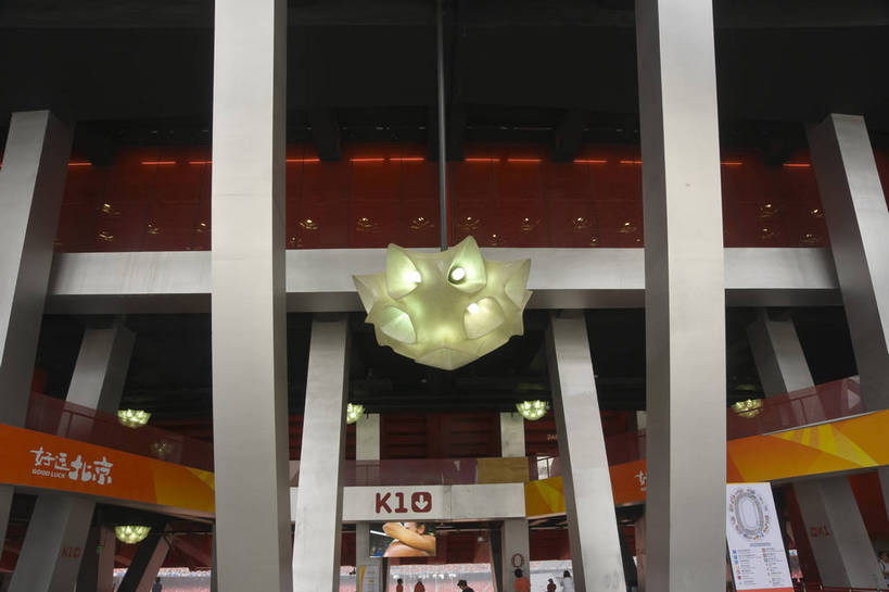 摄影师,体育馆,横图,彩色,室外,白天,锻炼,旅游,快乐,比赛,运动,竞争,城市,建筑,中国,亚洲,行人,鸟巢,娱乐,现代化,风景,阳光,休闲,奥林匹克,奥运,晴天,体育运动,摄像师,奥运场馆,体育,健身,奥运会,奥林匹克运动,北京奥运会,标志性建筑,2008年北京奥运会,bj174