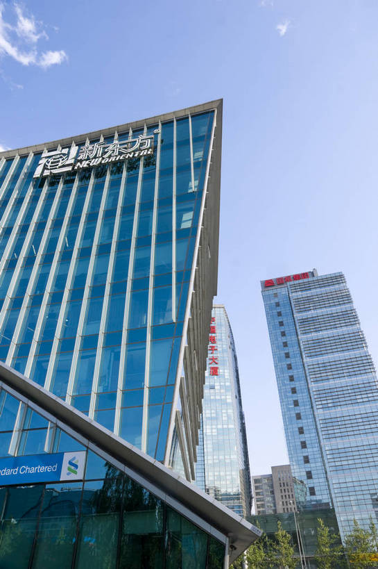 无人,摄影师,竖图,彩色,室外,白天,仰视,旅游,城市,大厦,建筑,摩天大楼,写字楼,北京,中国,亚洲,壮观,楼群,东方,现代化,白云,风景,蓝天,安静,规划,经济,雄伟,摄像师,发展,中关村,气势,进步,发达,旅行,高层建筑,bj174