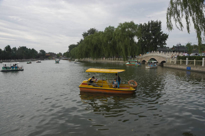 划船,摄影师,横图,彩色,室外,白天,城市,船,北京,中国,亚洲,游客,云,历史,文化,什刹海,东方,游船,树木,交通工具,人工湖,摄影,优美,舟,文明,闲适,悠闲,载具,惬意,摄像师,心旷神怡,荡舟,祥和,旅行,bj174