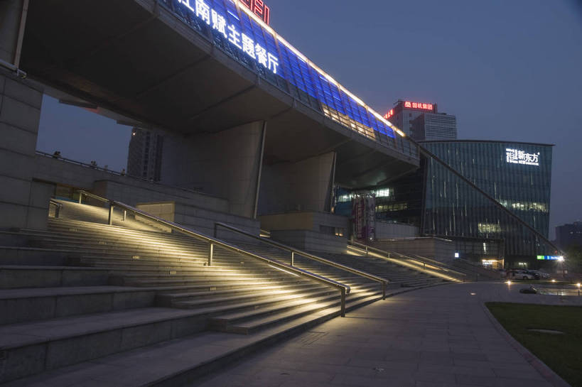 无人,摄影师,餐厅,横图,彩色,室外,仰视,城市,霓虹灯,夜景,北京,中国,亚洲,东方,建筑物,现代化,摄影,整洁,摄像师,中关村,旅行,bj174