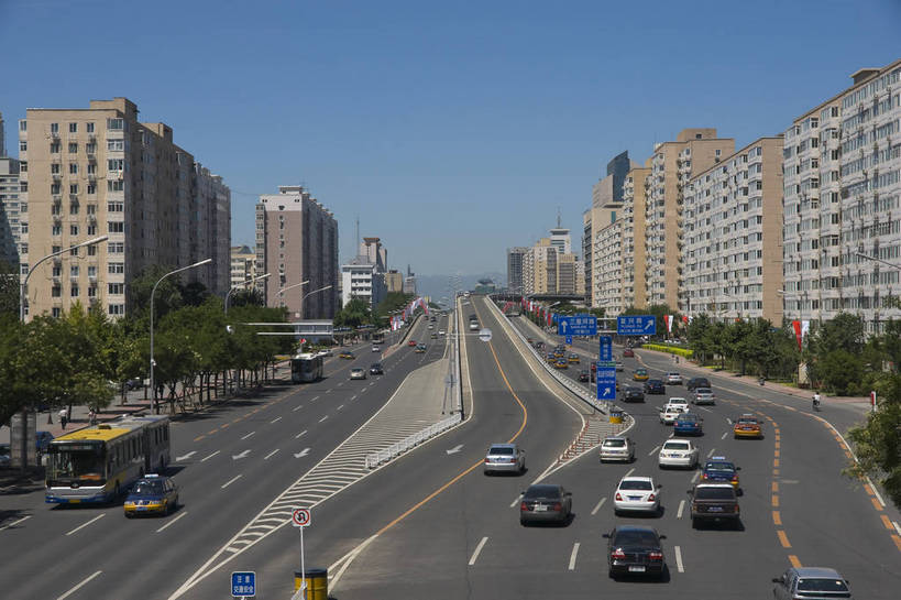 无人,摄影师,横图,俯视,彩色,室外,白天,城市,街道,路灯,北京,中国,亚洲,车辆,交通,楼房,东方,建筑物,树木,现代化,蓝天,阳光,摄影,晴天,整洁,长安街,摄像师,马路,高角度拍摄,旅行,bj174