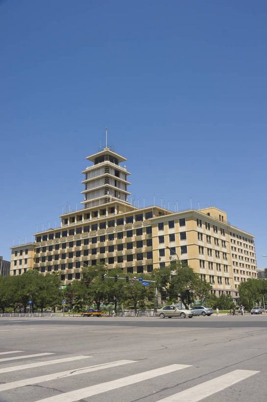 无人,摄影师,竖图,彩色,室外,白天,仰视,城市,街道,路灯,北京,中国,亚洲,车辆,交通,楼房,东方,建筑物,树木,现代化,蓝天,阳光,摄影,晴天,整洁,长安街,摄像师,马路,旅行,bj174