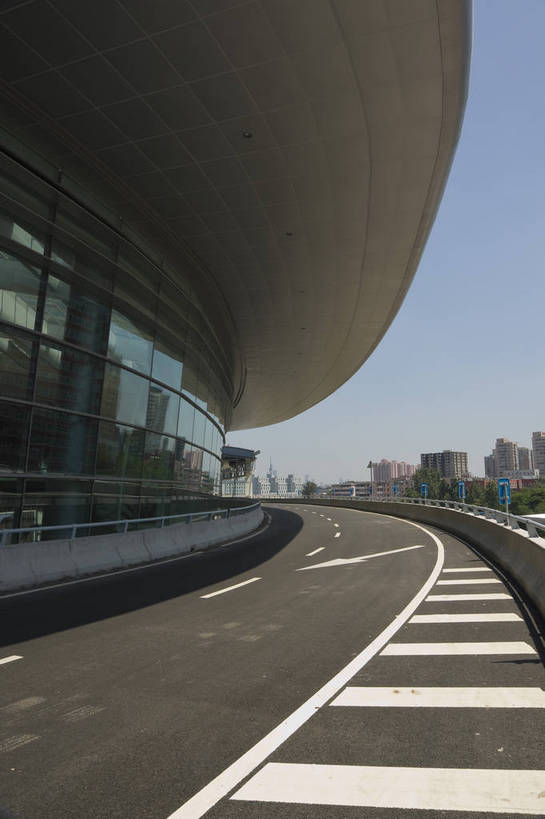 无人,摄影师,火车站,竖图,彩色,室外,白天,旅游,城市,道路,建筑,北京,中国,亚洲,现代化,阳光,天,经济,晴天,摄像师,标志性建筑,北京南站,bj174