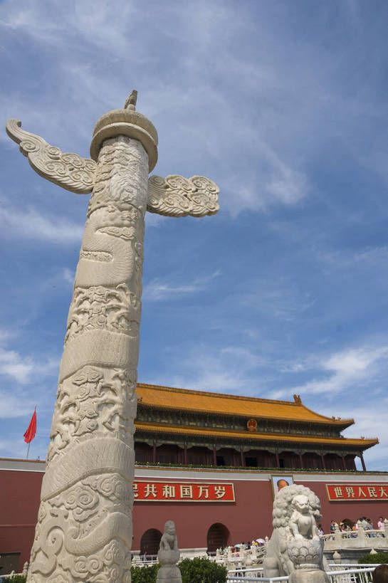 摄影师,天安门,竖图,彩色,室外,白天,旅游,名胜古迹,建筑,北京,中国,亚洲,游人,古老,壮观,古迹,历史,文化,文物,华表,遗址,名胜,白云,蓝天,阳光,晴天,雄伟,文明,摄像师,bj174
