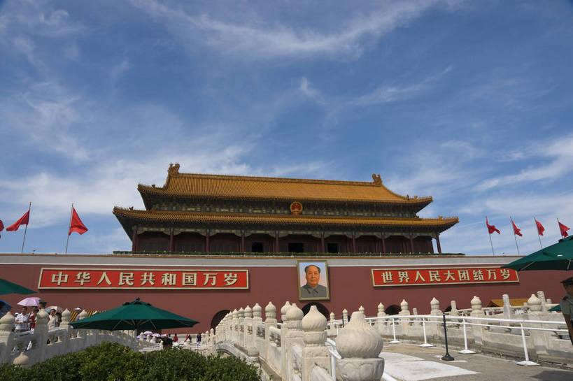 摄影师,天安门,横图,彩色,室外,白天,旅游,名胜古迹,建筑,北京,中国,亚洲,游人,古老,壮观,古迹,历史,文化,文物,遗址,名胜,白云,蓝天,阳光,晴天,雄伟,文明,金水桥,摄像师,bj174