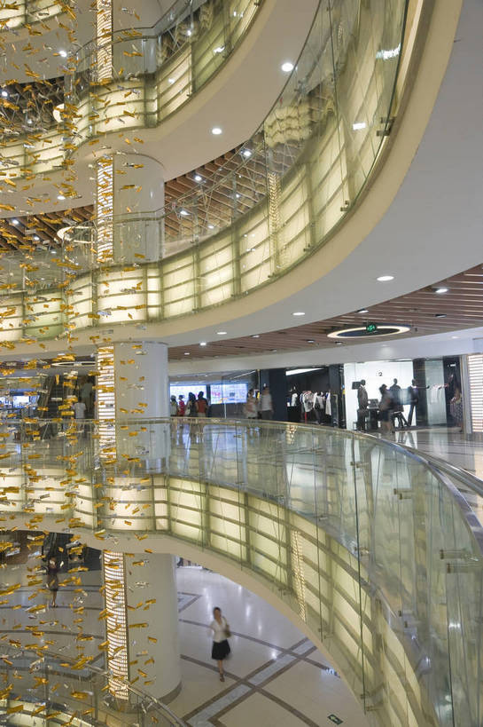 摄影师,竖图,彩色,室内,旅游,城市,商场,北京,中国,亚洲,首都,顾客,现代化,风景,热闹,经济,华丽,市区,东亚,摄像师,中华人民共和国,北京市,京,北平,华北地区,西城区,西单,商业,购物中心,西单商业街,bj174