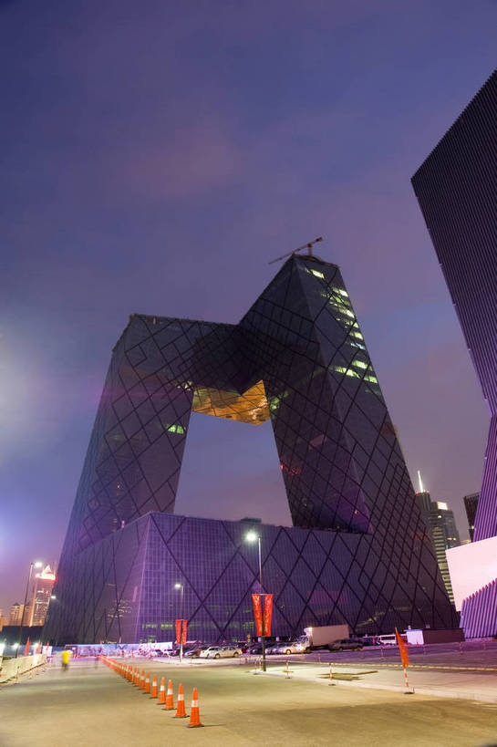 无人,摄影师,竖图,彩色,室外,旅游,城市,建筑,北京,中国,亚洲,云,火烧云,施工,现代化,风景,黄昏,天,经济,摄像师,傍晚,高层建筑,工地,标志性建筑,中央电视台,bj174