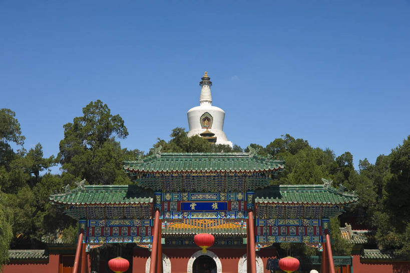 无人,摄影师,横图,彩色,室外,白天,旅游,名胜古迹,建筑,北海公园,北京,中国,亚洲,古老,灯笼,牌坊,古迹,历史,文化,文物,白塔,遗址,树木,名胜,风景,蓝天,阳光,晴天,文明,摄像师,气势,幽静,bj174