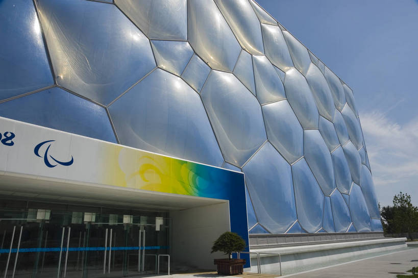 无人,摄影师,体育馆,横图,室外,特写,白天,锻炼,旅游,快乐,比赛,运动,竞争,城市,建筑,中国,亚洲,入口,局部,壮观,鸟巢,娱乐,现代化,白云,风景,蓝天,阳光,休闲,奥林匹克,奥运,经济,晴天,雄伟,体育运动,摄像师,奥运场馆,体育,健身,奥运会,奥林匹克运动,北京奥运会,水立方,标志性建筑,2008年北京奥运会,bj174