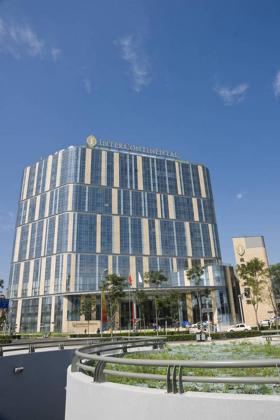 无人,摄影师,宾馆,竖图,彩色,室外,白天,旅游,城市,建筑,酒店,北京,中国,亚洲,首都,建筑物,树木,现代化,白云,风景,蓝天,阳光,经济,晴天,东亚,摄像师,中华人民共和国,北京市,京,北平,华北地区,朝阳区,商业,高层建筑,北辰洲际酒店,北京北辰洲际酒店,bj174