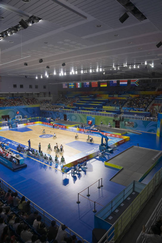 观众,摄影师,体育馆,竖图,彩色,室内,白天,锻炼,旅游,快乐,比赛,运动,竞争,城市,建筑,中国,亚洲,云,篮球场,娱乐,现代化,风景,天,休闲,奥林匹克,奥运,经济,体育运动,摄像师,体育,健身,奥运会,奥林匹克运动,北京奥运会,2008年北京奥运会,北京科技大学体育馆,bj174