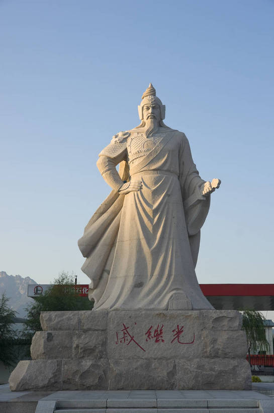 无人,摄影师,竖图,彩色,室外,白天,名胜古迹,北京,长城,中国,亚洲,雕像,首都,历史,文化,石雕,名胜,风景,蓝天,阳光,艺术家,晴天,纪念,石像,文明,古朴,万里长城,东亚,摄像师,戚继光,中华人民共和国,北京市,京,北平,华北地区,密云县,军事家,诗人,民族英雄,幽静,古北口镇,书法家,古北口长城,密云,bj174