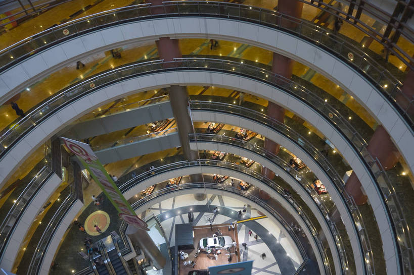 摄影师,横图,俯视,彩色,室内,购物,旅游,城市,建筑,商场,上海,中国,亚洲,繁华,浦东,顾客,建筑物,现代化,风景,热闹,经济,申,陆家嘴,浦东新区,正大广场,东亚,摄像师,上海市,中华人民共和国,沪,华东地区,高角度拍摄,商业,购物中心,bj174