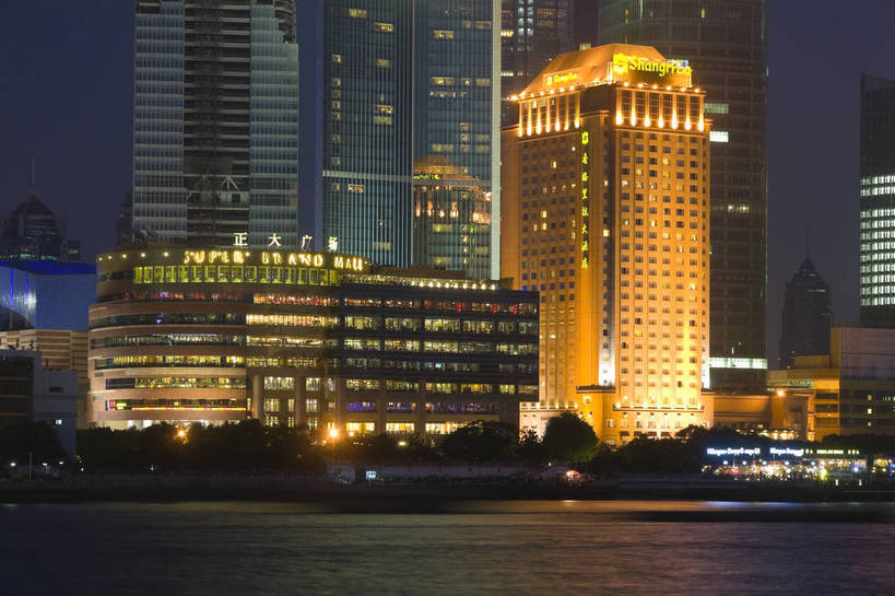 无人,摄影师,横图,彩色,室外,旅游,美景,城市,建筑,霓虹灯,夜景,上海,中国,亚洲,繁华,高大,云,楼群,灯光,黄浦江,浦东,建筑物,现代化,风景,外滩,天,经济,雄伟,市区,陆家嘴,摄像师,灯火辉煌,幽静,商业,高层建筑,标志性建筑,bj174