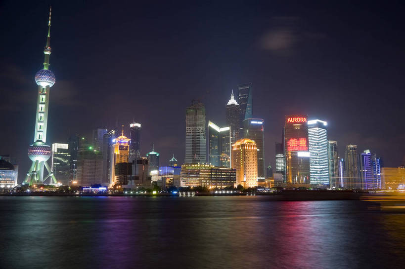 无人,摄影师,横图,彩色,室外,旅游,美景,城市,建筑,霓虹灯,夜景,上海,中国,亚洲,繁华,高大,云,楼群,灯光,黄浦江,浦东,建筑物,现代化,风景,外滩,天,经济,雄伟,市区,陆家嘴,摄像师,灯火辉煌,幽静,商业,高层建筑,东方明珠塔,标志性建筑,bj174