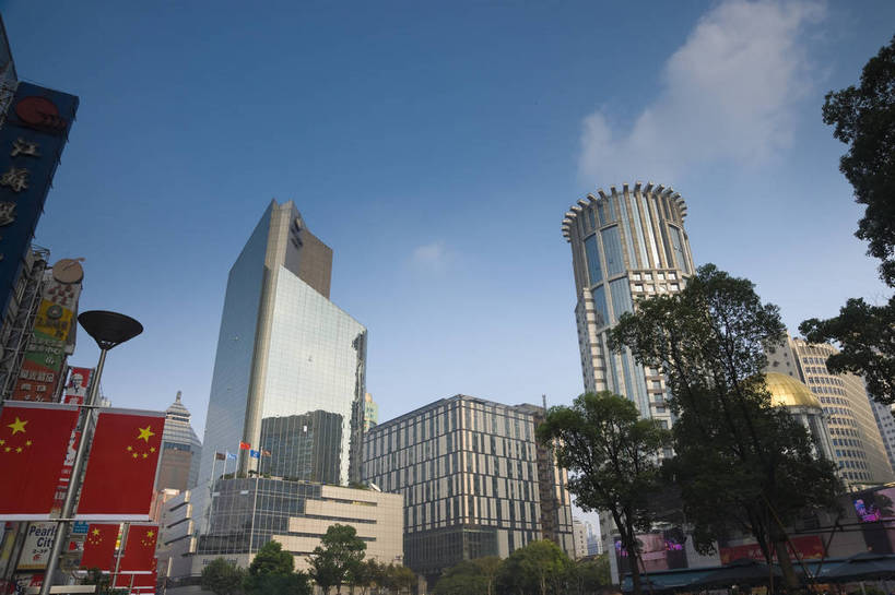 无人,摄影师,横图,彩色,室外,白天,旅游,度假,步行街,城市,建筑,上海,中国,亚洲,繁华,楼群,娱乐,商业街,建筑物,名胜,现代化,白云,风景,蓝天,阳光,南京路,享受,休闲,放松,经济,晴天,摄像师,商业,高层建筑,bj174