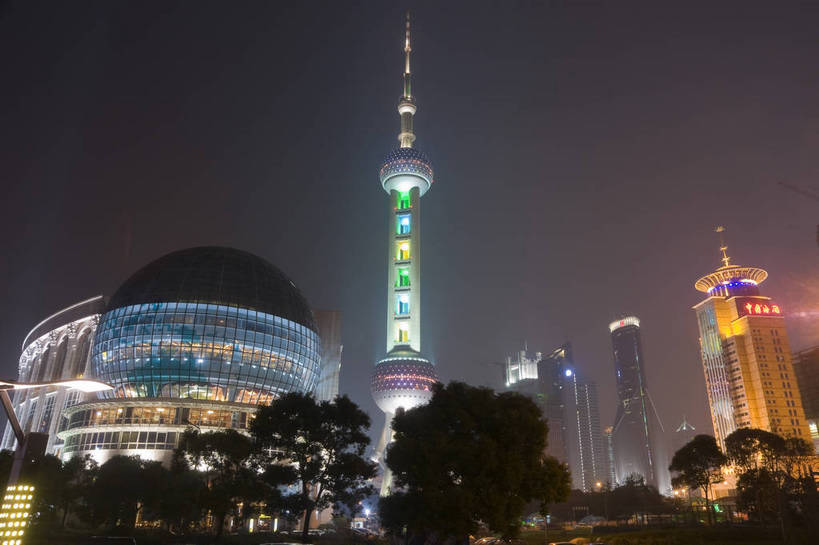 无人,摄影师,横图,彩色,室外,旅游,美景,城市,建筑,霓虹灯,夜景,上海,中国,亚洲,繁华,高大,云,楼群,灯光,东方明珠,建筑物,现代化,风景,外滩,天,经济,雄伟,市区,陆家嘴,摄像师,灯火辉煌,幽静,商业,高层建筑,标志性建筑,bj174