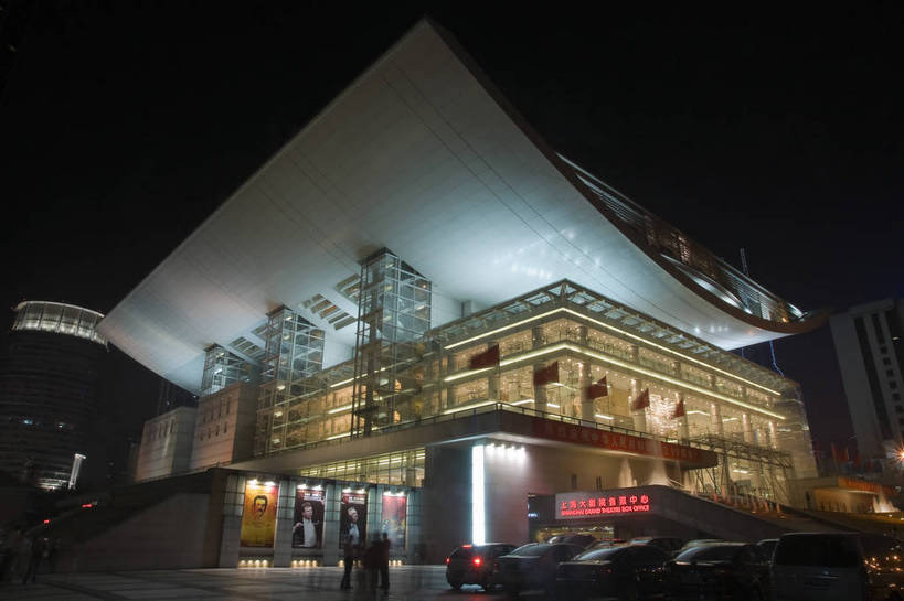 无人,摄影师,横图,彩色,室外,旅游,城市,建筑,剧院,夜景,中国,亚洲,高大,灯光,建筑物,现代化,风景,上海大剧院,经济,市区,摄像师,气势,幽静,bj174