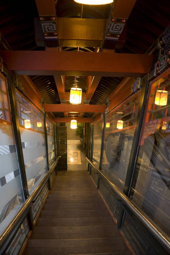 无人,竖图,俯视,彩色,室内,旅游,楼梯,建筑,夜景,北京,中国,亚洲,木制,历史,文化,遗址,东方,名胜,风景,木制品,古朴,湖广会馆,幽静,高角度拍摄,bj174