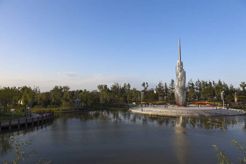 公园,横图,彩色,室外,特写,白天,旅游,度假,湖,名胜古迹,标志建筑,地标,建筑,雕塑,西安,中国,遗迹,图片,景观,塔,古迹,文物,娱乐,建设,古建筑,自然,人工湖,享受,休闲,旅游胜地,放松,摄影,园林,展览,古文明,陕西省,展览会,博览会,花博会,中国花卉博览会,bj174