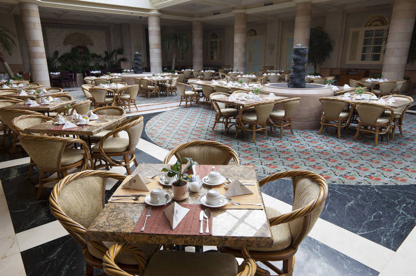 餐厅,咖啡厅,横图,彩色,室内,白天,餐桌,城市,建筑,酒店,北京,中国,亚洲,图片,首都,豪华,现代,现代建筑,休闲,摄影,生活方式,环境,东亚,中华人民共和国,北京市,京,北平,华北地区,昌平区,昌平,北京龙城丽宫国际酒店,龙城丽宫国际酒店,bj174