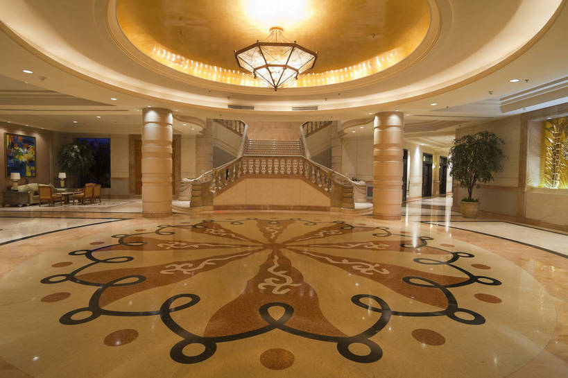 横图,彩色,室内,白天,建材,石头,楼梯,城市,建筑,酒店,北京,中国,亚洲,材料,地砖,石子,图片,大理石,首都,豪华,现代,大厅,现代建筑,大堂,吊灯,休闲,摄影,建造,生活方式,地板砖,花岗岩,环境,东亚,中华人民共和国,北京市,京,北平,华北地区,昌平区,火成岩,岩浆岩,石块,岩石,昌平,装饰材料,北京龙城丽宫国际酒店,龙城丽宫国际酒店,bj174