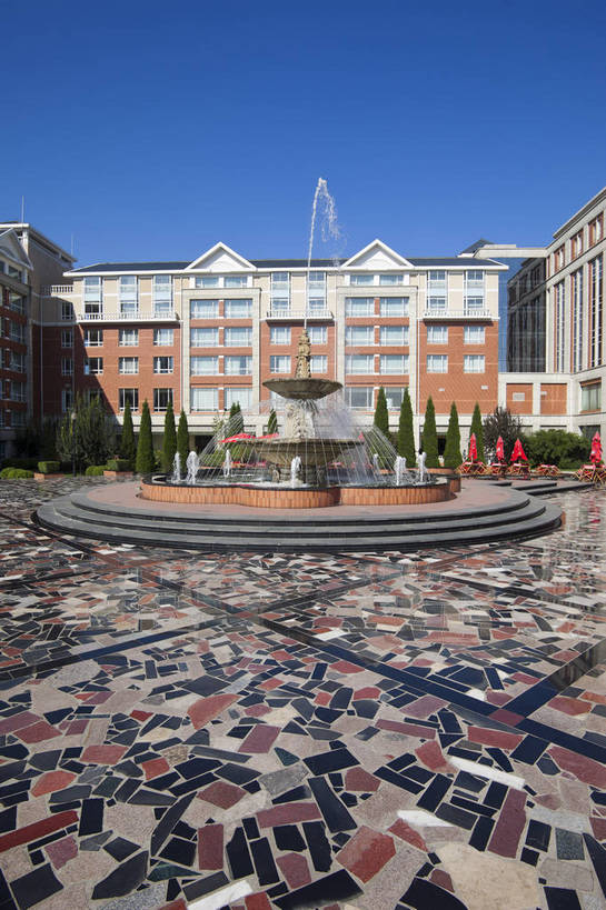 广场,竖图,彩色,室外,白天,城市,建筑,酒店,喷泉,北京,中国,亚洲,花坛,图片,水池,首都,豪华,现代建筑,休闲,摄影,生活方式,环境,东亚,中华人民共和国,北京市,京,北平,华北地区,昌平区,昌平,北京龙城丽宫国际酒店,龙城丽宫国际酒店,bj174