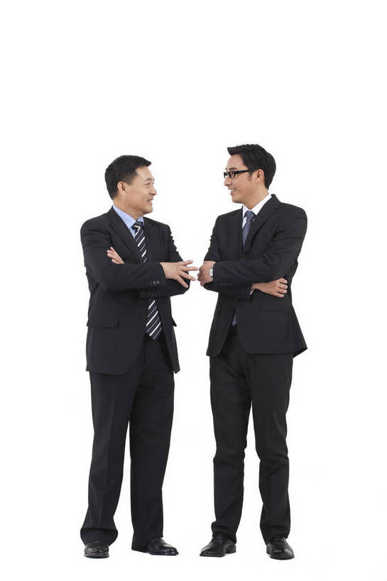 东方人,中年人,两个人,伙伴,商务人士,商务男性,站,抱,微笑,竖图,彩色,室内,白天,白色背景,正面,衬衫,西装,商务,时尚,友谊,成功,合作,团队,北京,中国,套装,正装,图片,眼镜,年轻,现代,肩膀,并肩,职业,享受,成熟,活力,可爱,自信,摄影,抱着,青春,搂着,同伴,戴眼镜,商务装,工薪阶层,团结,友情,男人,男性,年轻男性,中年男性,亚洲人,中国人,年轻人,白领,上班族,搂,全身,影棚拍摄,衬衣,愉快,bj174