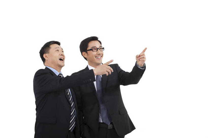 东方人,中年人,两个人,伙伴,商务人士,商务男性,站,微笑,横图,彩色,室内,白天,白色背景,侧面,衬衫,西装,商务,时尚,友谊,成功,合作,团队,北京,中国,套装,正装,图片,眼镜,年轻,指点,现代,并肩,职业,享受,成熟,活力,可爱,自信,摄影,青春,同伴,戴眼镜,商务装,工薪阶层,团结,友情,男人,男性,年轻男性,中年男性,亚洲人,中国人,年轻人,白领,上班族,半身,影棚拍摄,衬衣,愉快,bj174