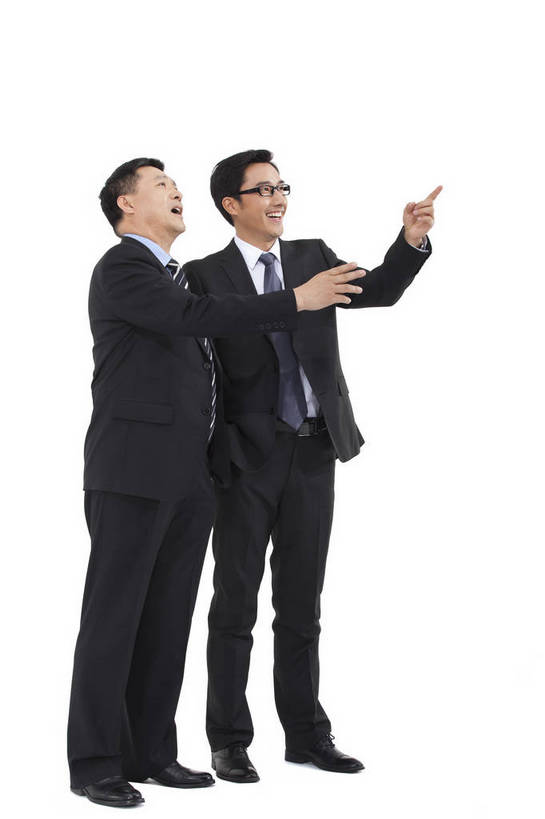 东方人,中年人,两个人,伙伴,商务人士,商务男性,站,微笑,竖图,彩色,室内,白天,白色背景,侧面,衬衫,西装,商务,时尚,友谊,成功,合作,团队,北京,中国,套装,正装,图片,眼镜,年轻,指点,现代,并肩,职业,享受,成熟,活力,可爱,自信,摄影,青春,同伴,戴眼镜,商务装,工薪阶层,团结,友情,男人,男性,年轻男性,中年男性,亚洲人,中国人,年轻人,白领,上班族,全身,影棚拍摄,衬衣,愉快,bj174