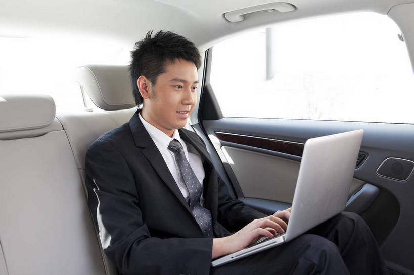 东方人,一个人,商务人士,商务男性,站,微笑,横图,彩色,室内,白天,白色背景,侧面,衬衫,西装,商务,时尚,成功,汽车,北京,中国,套装,正装,图片,年轻,现代,职业,享受,成熟,活力,可爱,自信,摄影,青春,小汽车,商务装,工薪阶层,男人,男性,年轻男性,亚洲人,中国人,年轻人,白领,上班族,半身,影棚拍摄,衬衣,愉快,bj174