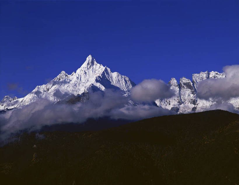 无人,横图,彩色,室外,白天,旅游,度假,美景,名胜古迹,山,雪山,标志建筑,地标,建筑,香格里拉,中国,亚洲,遗迹,图片,高山,山峰,古迹,文物,娱乐,建设,古建筑,迪庆,梅里雪山,云南,风景,蓝天,天空,自然,享受,休闲,旅游胜地,放松,摄影,地理,风光,宁静,自然风光,古文明,东亚,迪庆藏族自治州,云南省,德钦县,中华人民共和国,西南地区,滇,迪庆州,险峻,雪山太子,bj174
