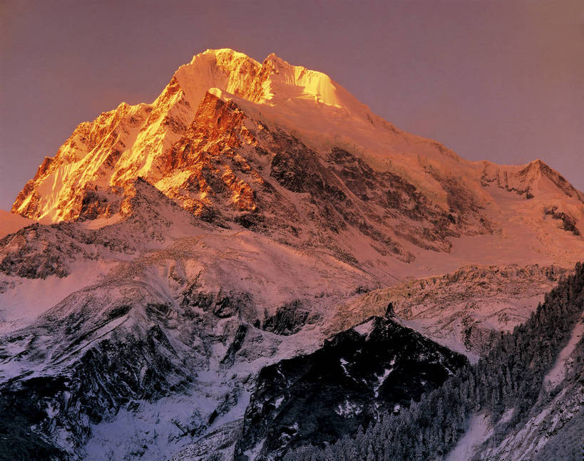 无人,横图,彩色,室外,白天,旅游,度假,美景,名胜古迹,山,雪山,标志建筑,地标,建筑,贡嘎山,中国,亚洲,遗迹,图片,高山,山峰,古迹,文物,娱乐,建设,古建筑,迪庆,梅里雪山,云南,风景,天空,阳光,自然,享受,休闲,旅游胜地,放松,摄影,地理,四川省,风光,宁静,自然风光,古文明,东亚,四川,甘孜藏族自治州,迪庆藏族自治州,云南省,德钦县,中华人民共和国,西南地区,川,甘孜,甘孜州,泸定县,滇,迪庆州,险峻,雪山太子,泸定,海螺沟,海螺沟冰川,日照金山,bj174