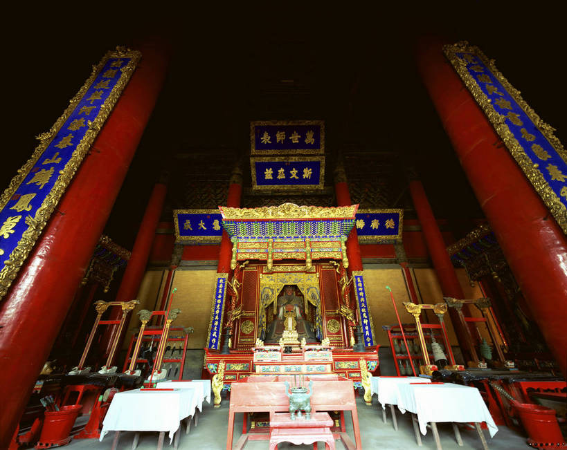 无人,寺庙,横图,彩色,室内,白天,旅游,度假,名胜古迹,标志建筑,地标,建筑,孔庙,中国,亚洲,节日,遗迹,图片,香炉,景观,文化遗产,辉煌,燃烧,古迹,历史,文化,文物,娱乐,建设,古建筑,山东,殿堂,香火,庙宇,祈祷,享受,休闲,健康,旅游胜地,放松,人文,许愿,摄影,宗教,信仰,古代建筑,纪念,祈求,中国文化,古文明,东亚,曲阜,曲阜市,山东省,儒家,中华人民共和国,华东地区,鲁,民族文化,平安,庙,寺,本庙,传统文化,大成殿,bj174