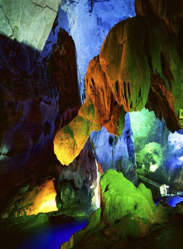 无人,竖图,彩色,室外,特写,白天,旅游,度假,名胜古迹,水,标志建筑,地标,建筑,中国,亚洲,遗迹,光影,图片,水潭,古迹,文物,娱乐,建设,古建筑,云南,风景,自然,享受,休闲,旅游胜地,熔岩,放松,摄影,地理,风光,宁静,自然风光,溶洞,古文明,东亚,地貌,云南省,中华人民共和国,西南地区,滇,红河,红河州,红河哈尼族彝族自治州,岩石,地质,泸西县,泸西,阿庐古洞,泸源洞,云南第一洞,bj174