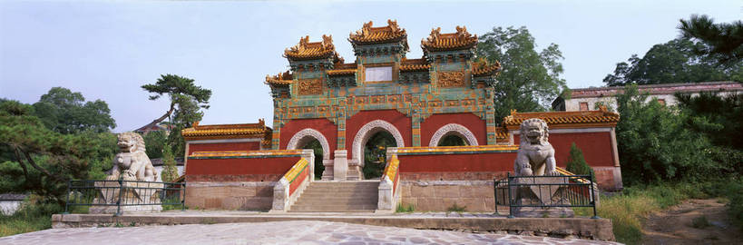 无人,横图,彩色,室外,特写,白天,旅游,度假,名胜古迹,标志建筑,地标,建筑,中国,亚洲,遗迹,图片,大门,景观,文化遗产,牌楼,宏伟,辉煌,古迹,历史,文物,娱乐,建设,古建筑,历史建筑,树木,享受,休闲,旅游胜地,放松,人文,摄影,古代建筑,权威,高贵,近景,中国文化,古文明,东亚,中华人民共和国,华北地区,权力,河北,河北省,冀,威严,权势,承德,承德市,势力,外八庙,须弥福寿之庙,传统文化,bj174