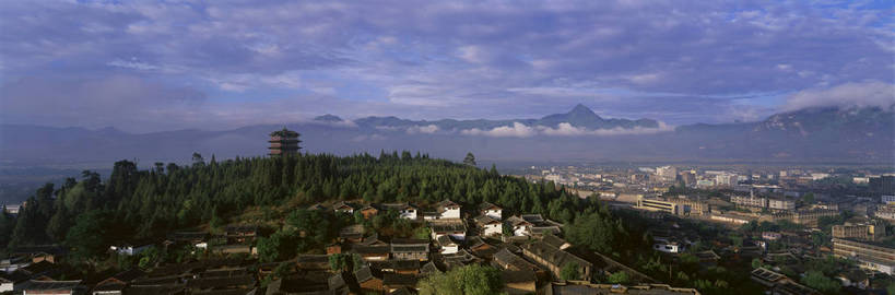 横图,彩色,室外,白天,美景,山脉,树林,建筑,丽江,中国,亚洲,图片,景观,云南,树木,天空,群山,远景,人文,摄影,东亚,云南省,丽江古城,中华人民共和国,西南地区,滇,丽江市,大研古城,丽江古镇,bj174