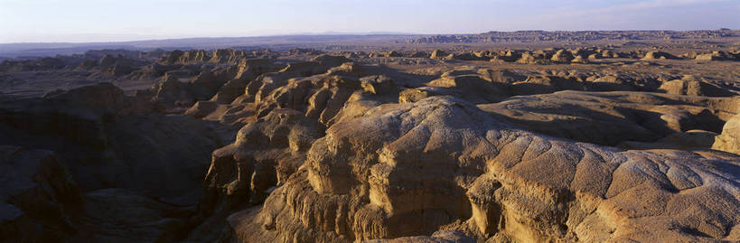 无人,横图,彩色,室外,白天,旅游,度假,美景,名胜古迹,标志建筑,地标,建筑,中国,亚洲,遗迹,壮观,图片,古城,巨石,古迹,文物,娱乐,建设,古建筑,遗址,风景,天空,自然,享受,休闲,远景,旅游胜地,放松,摄影,地理,风光,宁静,空旷,自然风光,古文明,东亚,地貌,魔鬼城,新疆,乌尔禾风城,克拉玛依,中华人民共和国,新疆维吾尔自治区,西北地区,克拉玛依市,苍凉,准噶尔,准噶尔盆地,地质,新,bj174