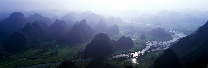 无人,农田,横图,俯视,彩色,室外,白天,旅游,度假,名胜古迹,山,山脉,田园,雾,标志建筑,地标,建筑,中国,亚洲,遗迹,图片,山峰,古迹,文物,娱乐,建设,古建筑,白云,风景,蓝天,天空,自然,村庄,群山,享受,休闲,远景,旅游胜地,放松,摄影,地理,风光,广西,宁静,空旷,自然风光,河谷,古文明,东亚,珠江,河,珠江河,归春河,bj174