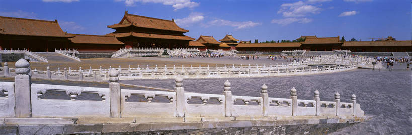 无人,故宫,宫殿,栏杆,横图,彩色,室外,白天,旅游,度假,名胜古迹,标志建筑,地标,建筑,北京,中国,亚洲,遗迹,图片,景观,文化遗产,建筑群,宏伟,辉煌,古迹,历史,文物,娱乐,建设,古建筑,石桥,历史建筑,白云,蓝天,天空,享受,休闲,旅游胜地,放松,人文,摄影,古代建筑,权威,空旷,高贵,中国文化,金水桥,古文明,东亚,汉白玉,权力,威严,权势,太和殿,势力,皇宫,北京故宫,传统文化,bj174