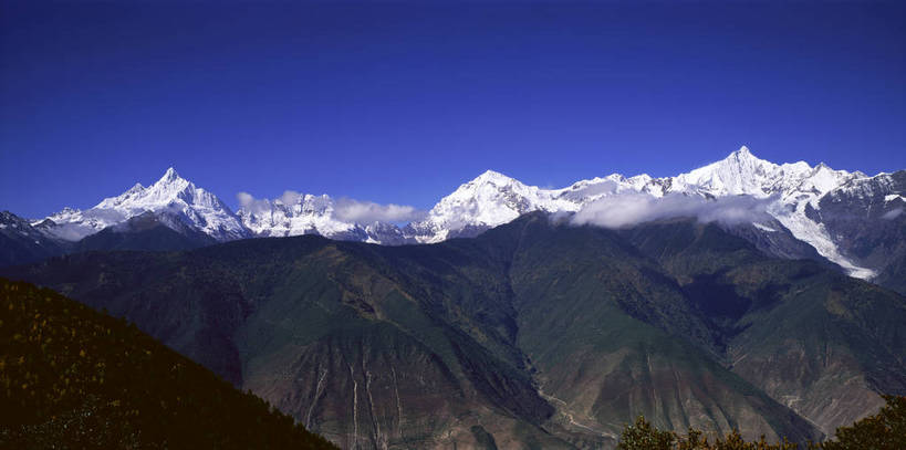 无人,横图,彩色,室外,白天,旅游,度假,美景,名胜古迹,山,山脉,雪山,标志建筑,地标,建筑,中国,亚洲,遗迹,图片,高山,山峰,山峦,古迹,文物,娱乐,建设,古建筑,迪庆,梅里雪山,云南,白云,风景,蓝天,天空,自然,群山,享受,休闲,远景,旅游胜地,放松,摄影,地理,风光,宁静,自然风光,古文明,东亚,迪庆藏族自治州,云南省,德钦县,中华人民共和国,西南地区,滇,迪庆州,雪山太子,bj174