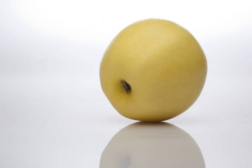 横图,彩色,室内,特写,抠图,白色背景,苹果,水果,中国,亚洲,完整,新鲜,光泽,图片,美味,食品,营养,食物,一个,黄色,摄影,无公害,东亚,健康食品,黄香蕉,黄元帅,金冠苹果,金帅,影棚拍摄,bj174