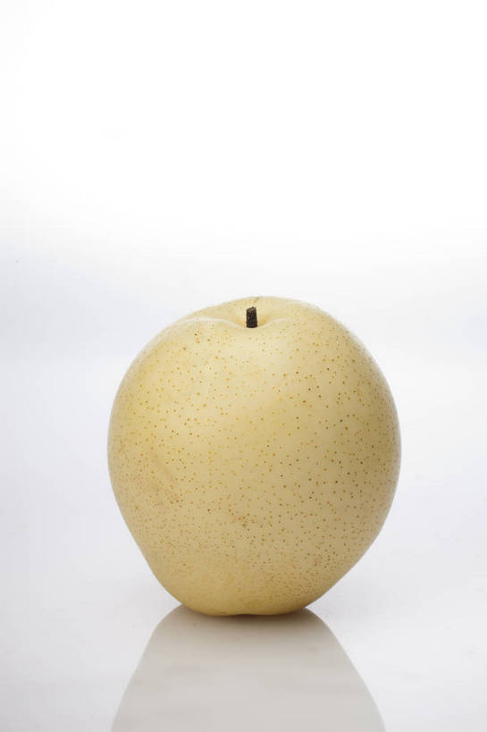 竖图,彩色,室内,特写,抠图,白色背景,梨,水果,中国,亚洲,完整,新鲜,图片,美味,食品,营养,食物,一个,黄色,香梨,摄影,无公害,东亚,健康食品,生梨,影棚拍摄,皇冠梨,黄冠梨,bj174