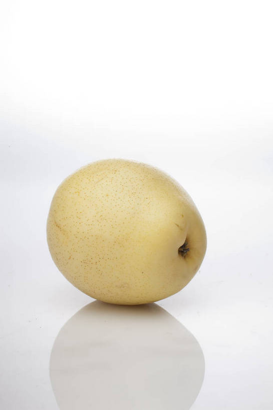 竖图,彩色,室内,特写,抠图,白色背景,梨,水果,中国,亚洲,完整,新鲜,图片,美味,食品,营养,食物,一个,黄色,香梨,摄影,无公害,东亚,健康食品,生梨,影棚拍摄,皇冠梨,黄冠梨,bj174