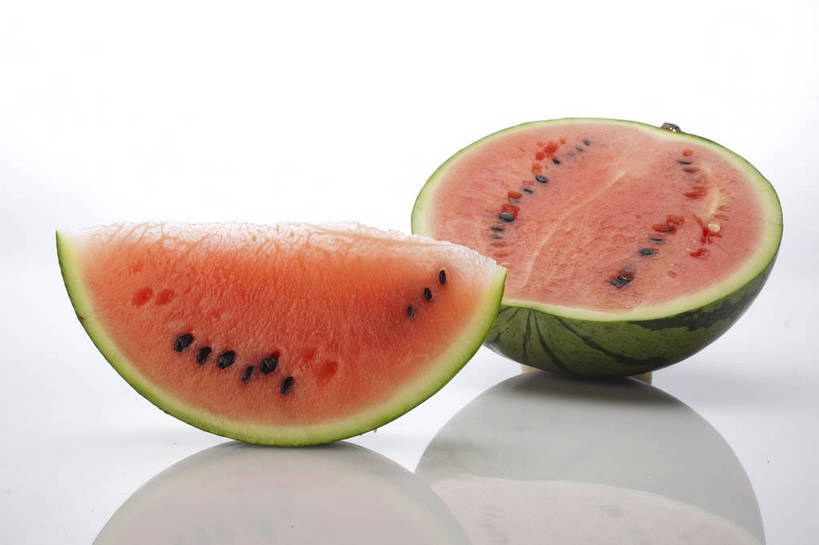 横图,彩色,室内,特写,抠图,白色背景,西瓜,水果,中国,亚洲,一片,切开,新鲜,图片,美味,食品,内部,营养,食物,绿色,果肉,一半,摄影,表皮,红瓤,无公害,东亚,健康食品,寒瓜,影棚拍摄,麒麟瓜,bj174