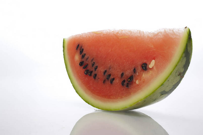 横图,彩色,室内,特写,抠图,白色背景,西瓜,水果,中国,亚洲,一片,切开,新鲜,图片,美味,食品,内部,营养,食物,绿色,果肉,摄影,表皮,红瓤,无公害,东亚,健康食品,寒瓜,影棚拍摄,麒麟瓜,bj174