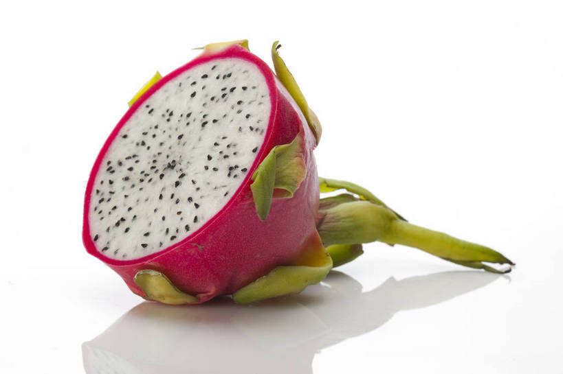 横图,彩色,室内,特写,抠图,白色背景,水果,中国,亚洲,切开,新鲜,图片,美味,食品,内部,营养,火龙果,食物,白色,果肉,一半,摄影,表皮,无公害,瓜瓤,东亚,健康食品,影棚拍摄,红皮,bj174