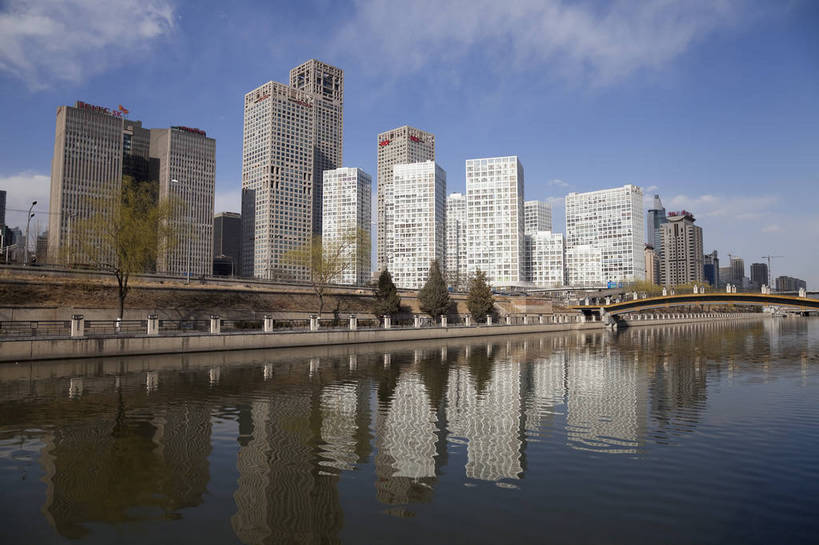 无人,横图,彩色,室外,白天,旅游,办公楼,城市风光,城市,道路,建筑,写字楼,北京,中国,亚洲,图片,河岸,建筑群,桥,首都,辉煌,现代建筑,天空,阳光,旅游胜地,摩天大厦,安静,金融,摄影,经济,文明,中国文化,东亚,发展,中华人民共和国,北京市,京,北平,华北地区,朝阳区,通州区,繁荣,河,马路,旅行,北京CBD,北京商务中心区,中国北京大北窑,建外SOHO,通惠河,bj174